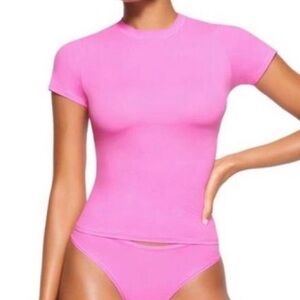 SKIMS Fits Everybody T-Shirt – Neon Orchid rare color NWT